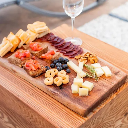 Vivi La Magia Di Bisdalu - Dormi Nella Stanza Nel Bosco, Ammira Le Stelle E Rilassati Con L'area Benessere E Colazione